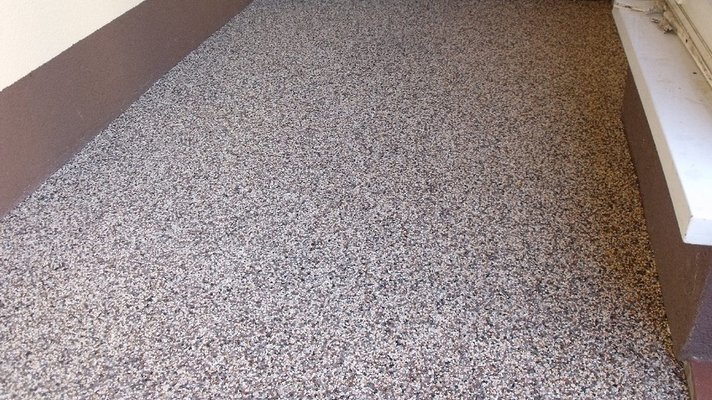 Kamenný koberec kolem domu - Mercury